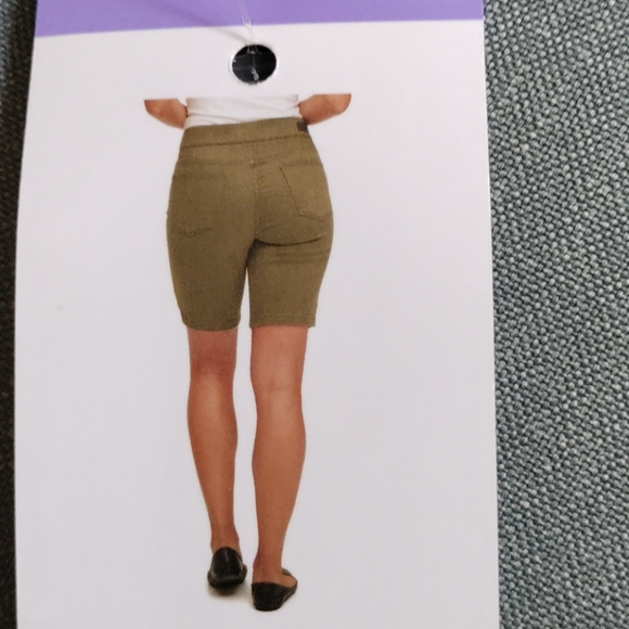 DKNY Jeans Ladies' Pull On Bermuda Short - Picture 7 of 7